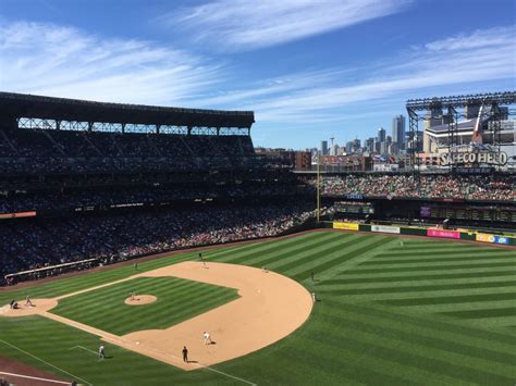 Mariners Fans Tee Off On T Mobile Park And Take Shots Against New