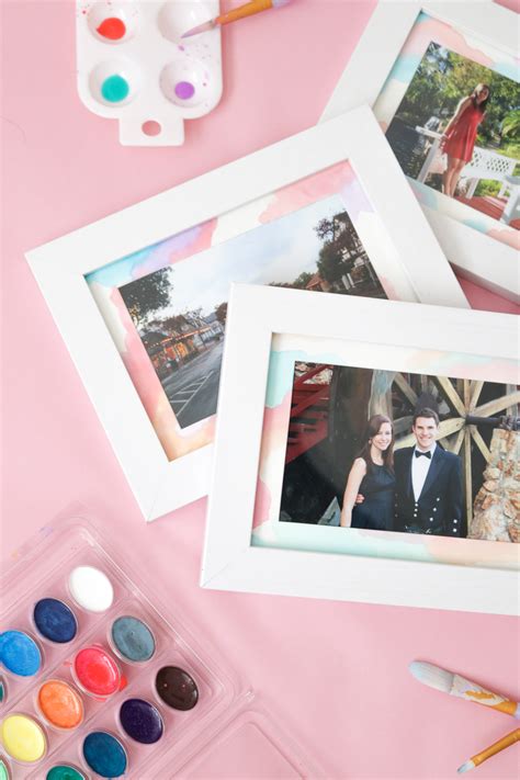 Do you ever have those *headdesk* moments where you realise that something you've been looking for has been right. Wall Art: DIY Watercolor Photo Mats | Club Crafted