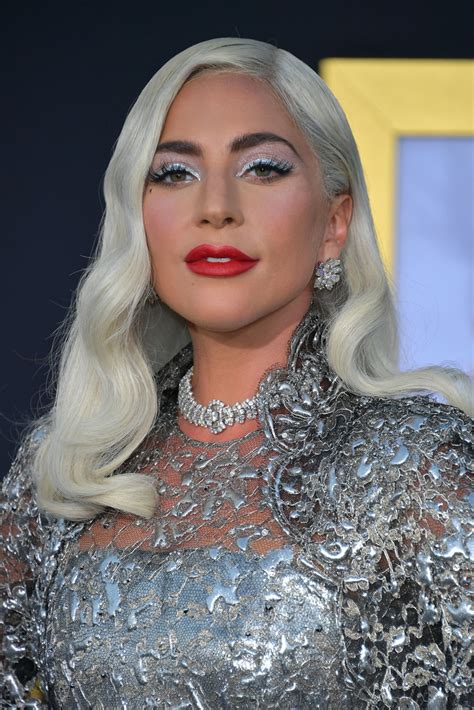Lady gaga ретвитнул(а) adam harris. Lady Gaga Red Lipstick - Beauty Lookbook - StyleBistro