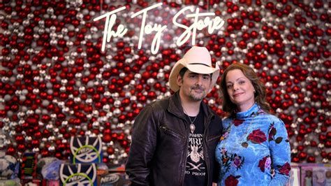 Brad Paisley Wife Open Free Toy Store For Families In Need During The Holidays