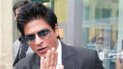 Shah Rukh Khan To Host Filmfare Awards