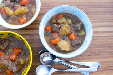 The gravy thickens quite nicely on its own cause you stir in the extra flour while browning the beef! Copycat Dinty Moore Beef Stew Recipe / Dinty Moore Beef Stew Dinty Moore Beef Stew Beef Stew ...