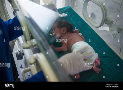 Maternity Ward Nurse High Resolution Stock Photography And Images Alamy