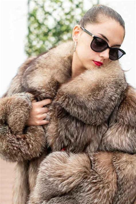 GORGEOUS REAL CRYSTAL FOX COAT For A Lady With Highest Standards Of Elegance This Is A Very