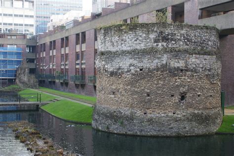 Roman London Wall Barbican © D M Wilmot Geograph Britain And Ireland