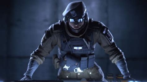 Rainbow Six Sieges New Polish Operator Totes A Dual Fire