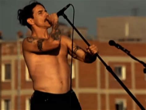 Nuevo Video De Red Hot Chili Peppers The Adventures Of Rain Dance