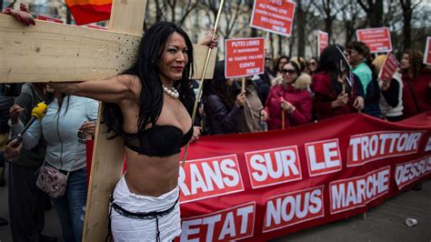Francia Aprueba Penalizar Con Multas A Los Clientes De Las Prostitutas Rtvees