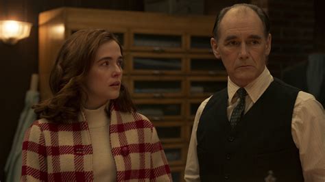 Mark Rylance Zoey Deutch Hd The Outfit Wallpapers Hd Wallpapers Id