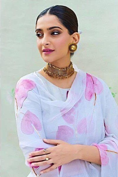 Sonam Kapoor Hairstyles 10 K4 Fashion