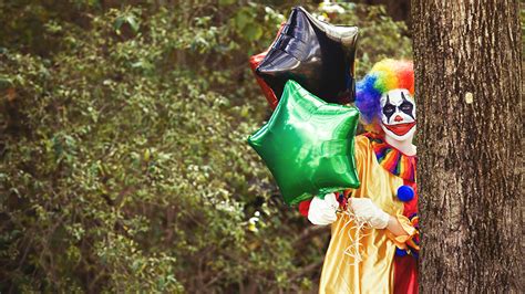 Police Issue Warning About Menacing Clown In Minnesota Town Iheart