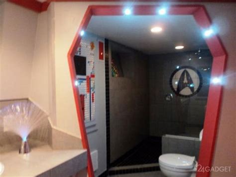 Canadianturnedhishouseintoaspaceship Bathroom Decor Star Trek