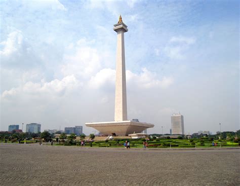 Monumen Nasional Jakarta Halal Trip