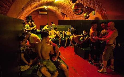 Sex In The City Top 10 Cruising Bars And Clubs In Madrid Two Bad
