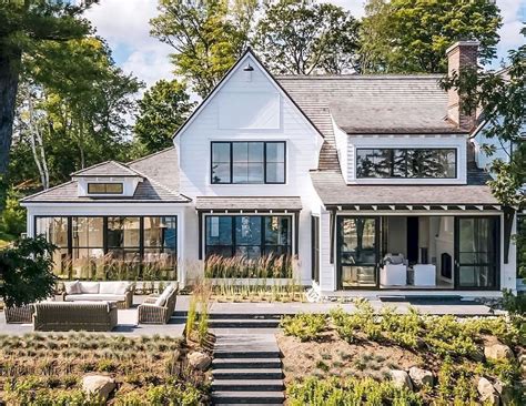 32 Awesome Modern Farmhouse Exterior Design Ideas