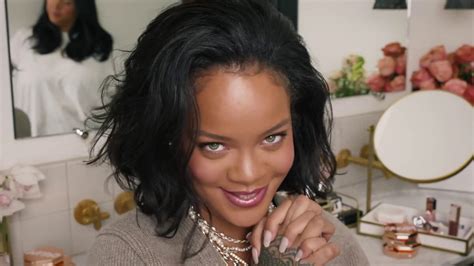 Photo Rihanna Fait Un Tutoriel Beauté Avec Les Nouveaux Produits De