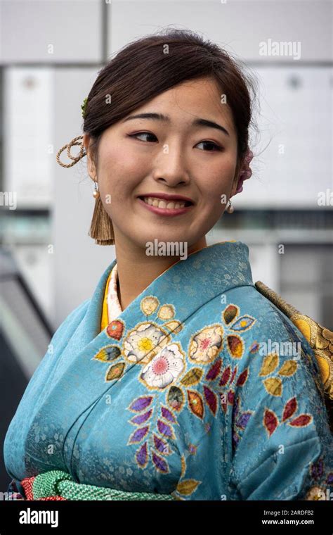 Japan Woman Hi Res Stock Photography And Images Alamy