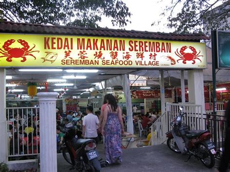 The business signboard of kedai makanan seremban / seremban seafood village with a photo of their signature seremban baked crab. Memoir of a Rojak Gal: Seremban Baked Crab Restaurant