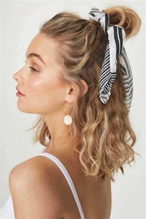 10 Awestruck Short Curly Blonde Hairstyles Hairstylecamp