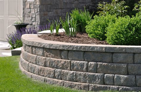 How To Build A Curved Retaining Wall Rock N Soil