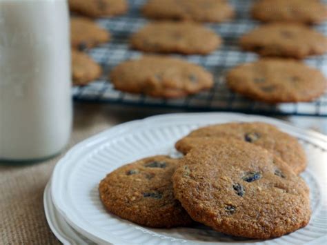 That's the best kind, right? Soft "N'Oatmeal" Raisin Cookies | My Heart Beets (With ...