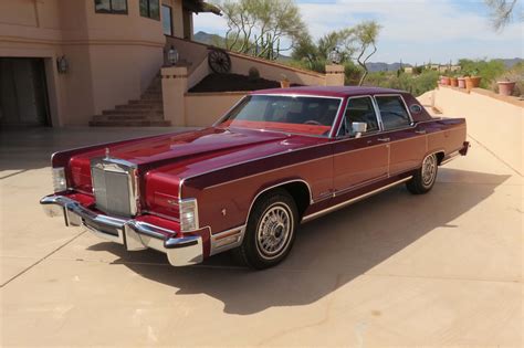 1979 Lincoln Continental Town Car Front 34 200084