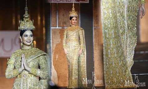 น้ำตาล ชลิตา จัดเต็มความแซ่บ ใส่ชุดว่ายน้ำทูพีซสีแดง และชุดว่ายน้ำวันพีซสีชมพูบานเย็นเว้าขาสูงมากและเขียนแคปชั่น เป็นเด็กเรียบร้อยหวานๆ. น้ำตาล ชลิตา พร้อมซูมชุดประจำชาติ อลังการ 4 ชุดมาเต็ม