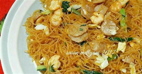Bihun goreng (fried rice noodles) is an indonesian stir fried noodle dish, well known in chinese indonesian and javanese. Resep Bihun Goreng Putih Simple / Resep Bihun Goreng Simple oleh mamaD kitchen - Cookpad : Bahan ...