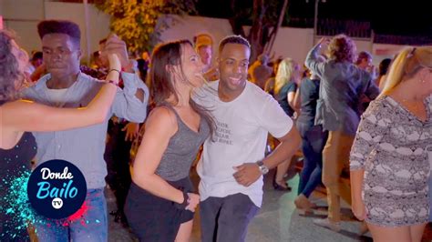 Cubanos Bailando Salsa Con Alexander Abreu En La Habana Baila En Cuba