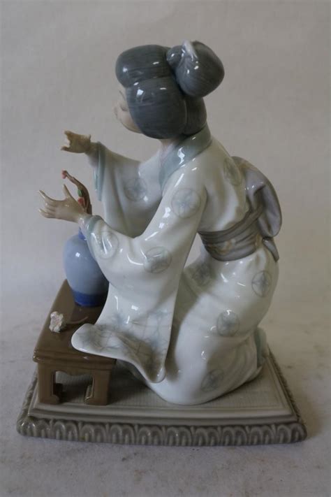 Search for prices and pictures of discontinued lladró sculptures with our exclusive and unique search engine. Lladro, Asian Lady with Flower Pot, marked J-6