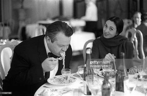 The Us Film Director Orson Welles Eats A Plate Of Spaghetti With News Photo Getty Images