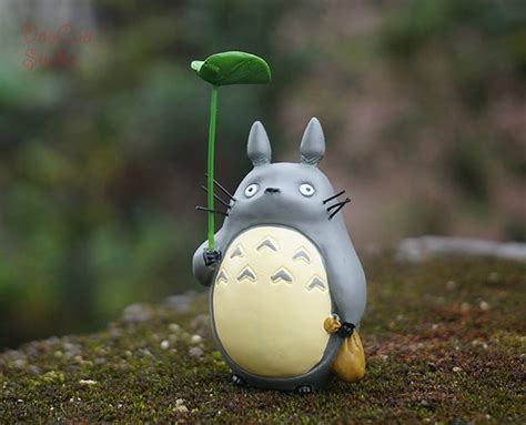 Resin Miniature 1pcs Tiny Totoro Hold Leaf Totoro Mini Etsy