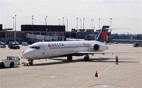 Delta United Airlines Confirm Some Seat Back Displays Have Cameras