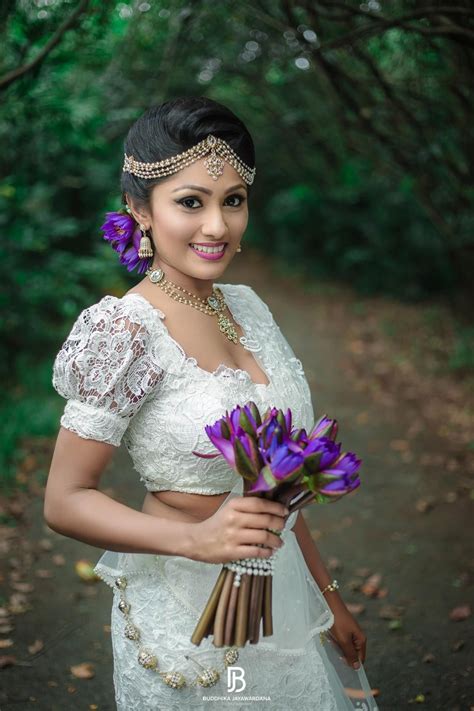 Modern Kandyan Bridal Saree Designs