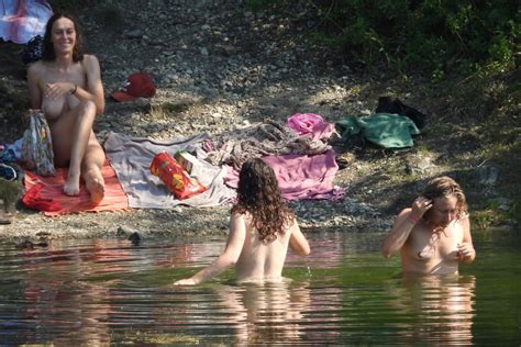 Clairwill S Beach Blog 2020 08 4 Girls Nude Donau Oder Kanal