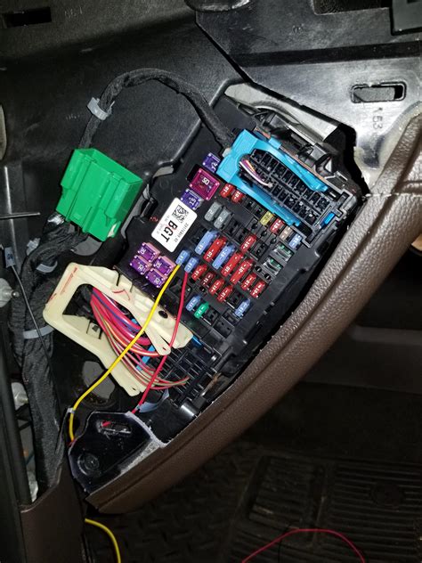 2014 Chevy Silverado Ltz Driver Cabin Fuse Panel Seeking Both