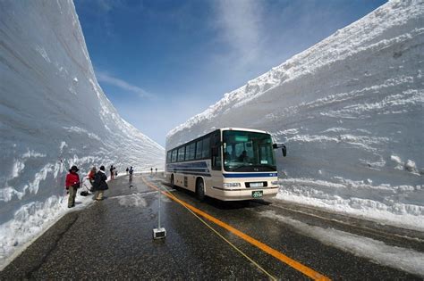How To Clear A Path Through 60 Feet Of Snow Japanese