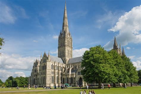 Salisbury Cathedral Sightseeing Tour Twelve Transfers