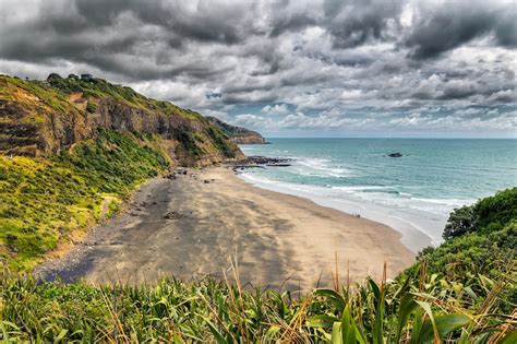 Premium Photo Beatiful Empty Black Sand Beach At Maori Bay Near