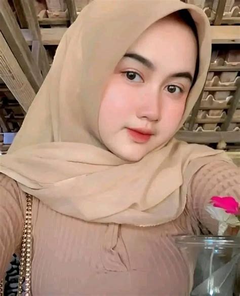 Wanita Cantik Home