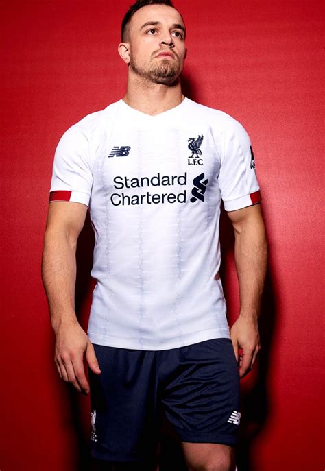 It has a beautiful and clean design. Liverpool uitshirt 2019-2020 - Voetbalshirts.com