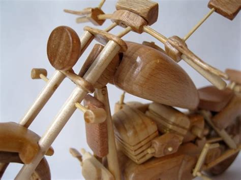 gambar bersuara motor miniatur kayu  cantik