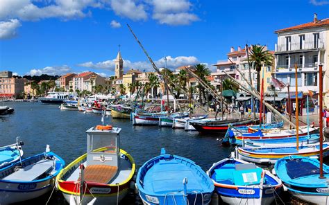 Sanary Sur Mer Avec Ses Bateaux ‘pointus Provençaux Francecomfort