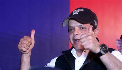 وعبر حساباته على مواقع التواصل الاجتماعي، كتب هنيدي: مفاجأة من محمد هنيدي لجمهوره بسبب «3 أيام في الساح...