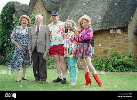 Geoffrey Hughes Keeping Up Appearances Hi Res Stock Photography And