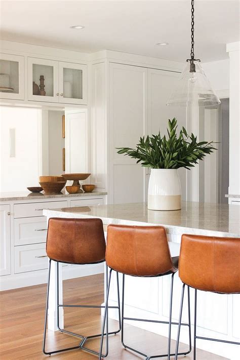 Every kitchen we paint involves a process of spray finishing and detailed hand painting. Benjamin Moore Chantilly Lace Kitchen Benjamin Moore Chantilly Lace Kitchen Cabinets Benjamin Mo ...
