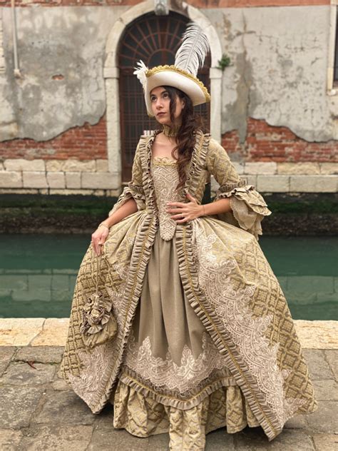 Historical Dress Of The 1700s For Women Vintage Costume 18th Etsy
