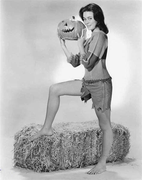 vintage halloween pinups 6 flashbak