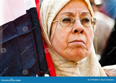 Mujer En La Revolución árabe Foto De Archivo Editorial Imagen De Terror Musulmanes 37942848