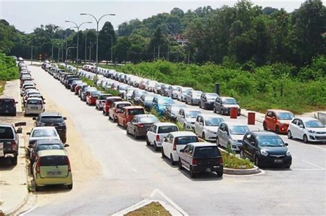 The glenmarie lrt station is a lrt station in glenmarie near kelana jaya in subang, selangor. Park-and-ride facilities need improvement, say commuters